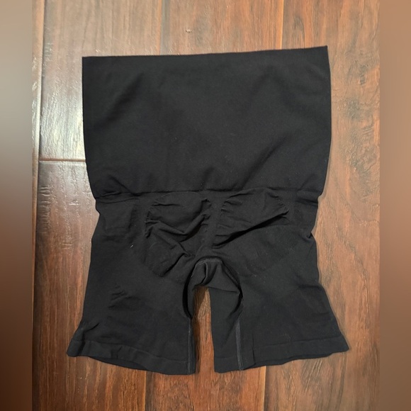 Fabletics Nearly Naked Shapewear Ultra High Waist Booty Lift Short Sz 1x/2x - Picture 6 of 8